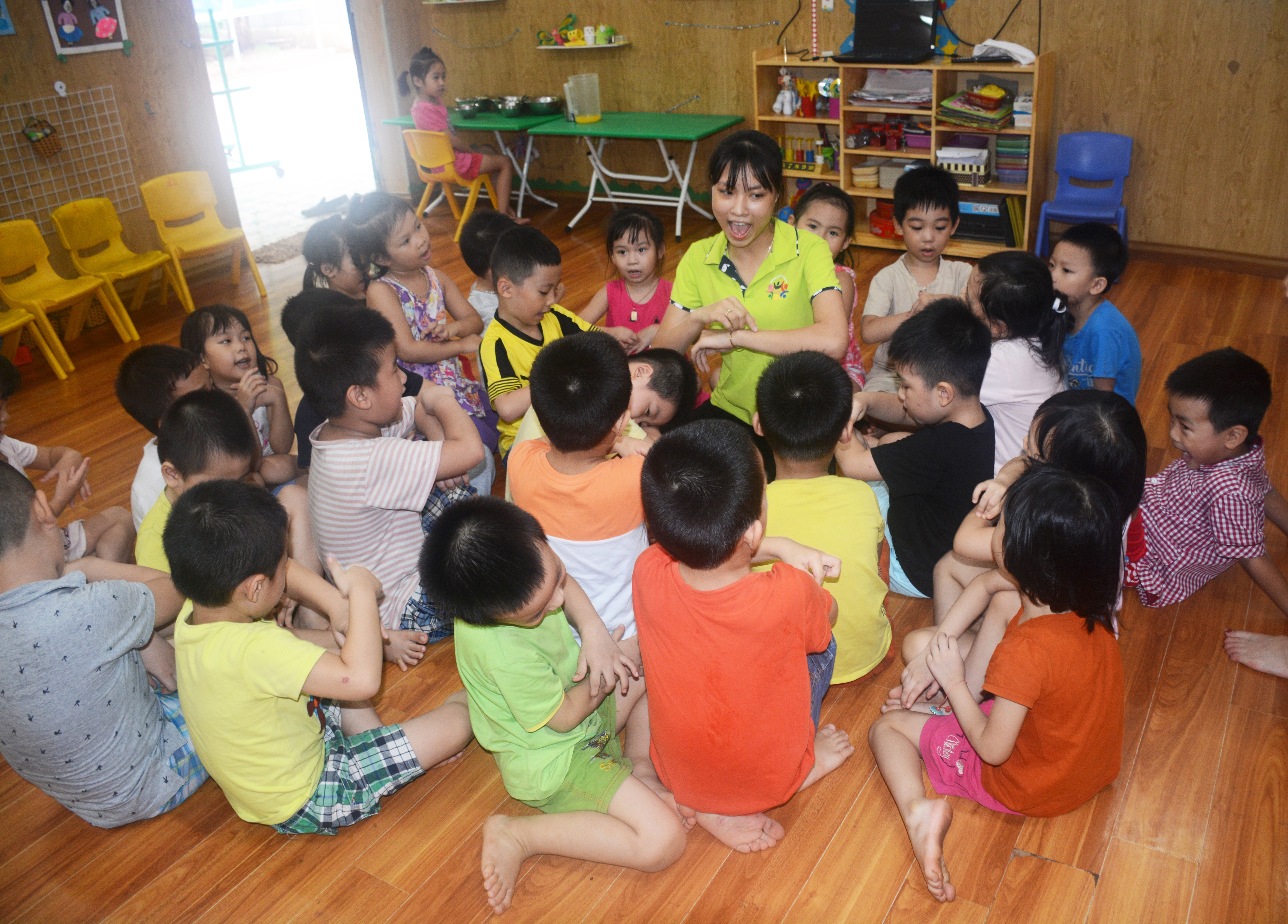 Công nhân gửi con ở đâu để đi làm? (tiếp theo và hết)